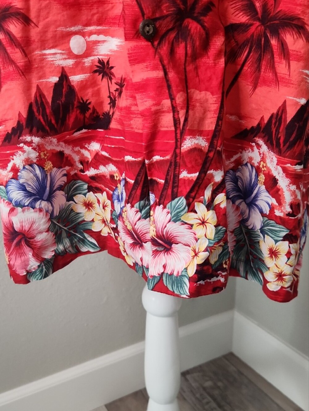 MD Fashion Coral Red Tropical Hawaiian Button-Up Shirt Vintage Made In Hawaii - Picture 2 of 11